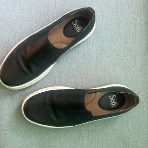 Black leather slip-on sneakers Soft brand, size 10